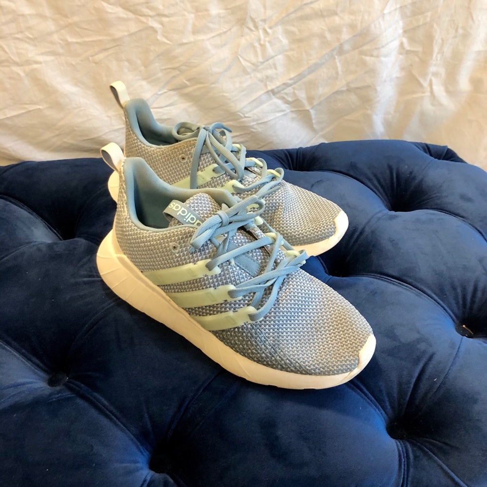 Adidas Women’s size:6 blue gym shoes